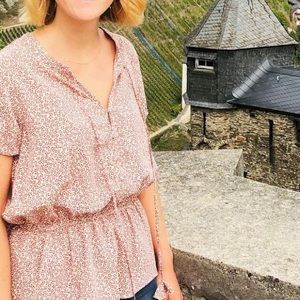 Red and white casual blouse, lightly worn and very flattering fit